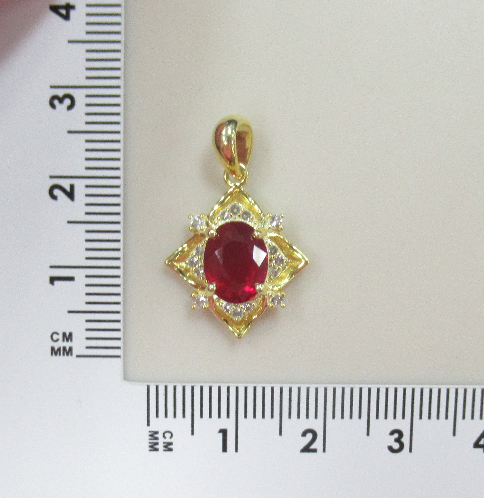 Серебряная подвеска с рубином